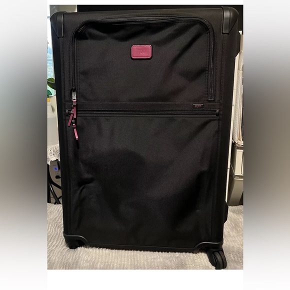Tumi ALPHA Extended Trip Expandable 4 Wheeled Packing Case
